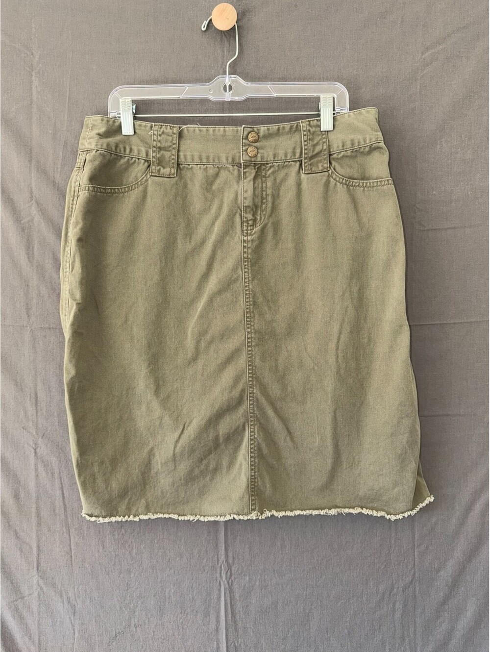 DKNY Jeans Women Size 14 Olive Green Denim Skirt Raw Frayed Hem Pocketed Stretch